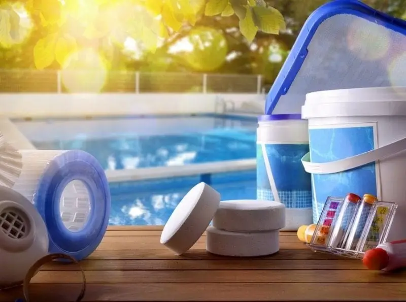 chlorine smell in Florida pool