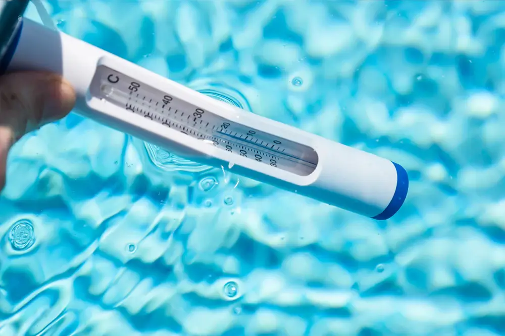 Pool thermometer in Florida pool