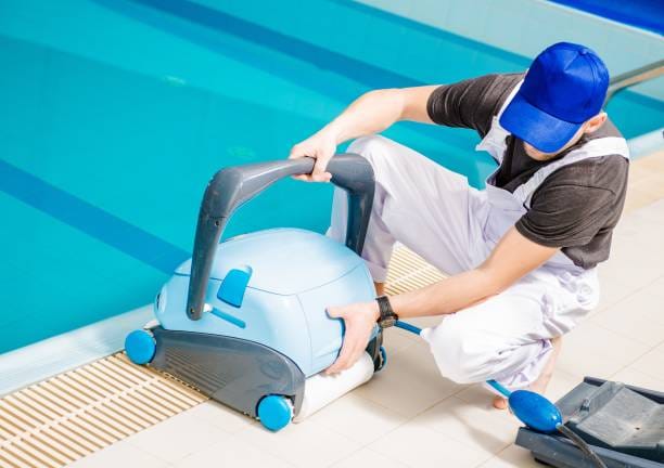 pool vacuum maintenance florida