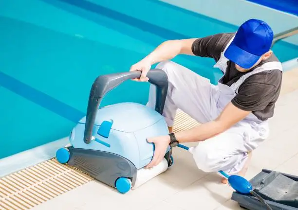 pool vacuum maintenance florida