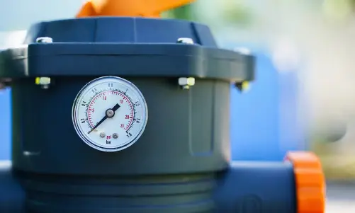 pool filter gauge. - FloridaDetail.Com Technician checking pool filter gauge.